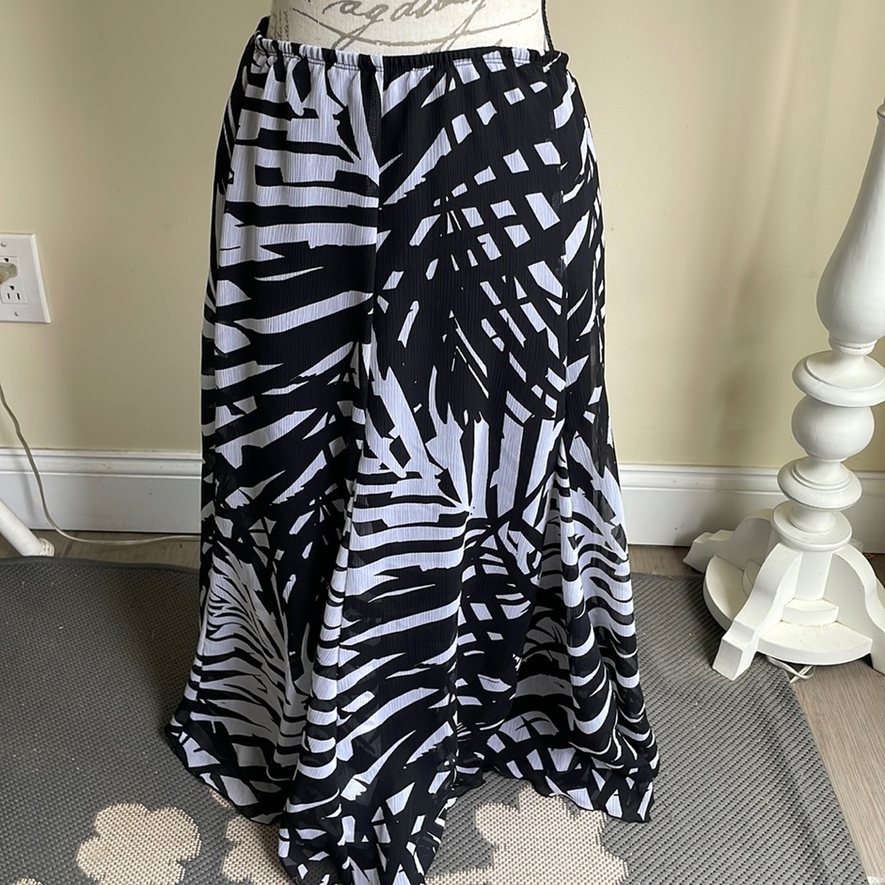 Black and Gray Maxi Skirt Size 6